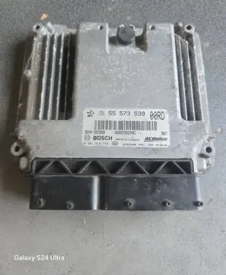 Opel Astra J Engine control unit/module 55573539 55573560 0281015774
