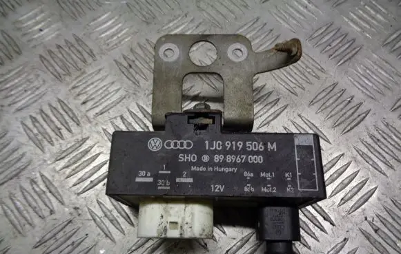 Volkswagen Polo IV 9N3 Coolant fan relay 1J0919506M