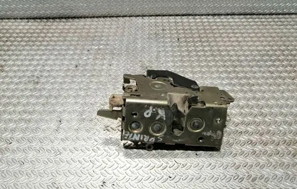 Mercedes-Benz Vito Viano W638 Front door lock 9017200135