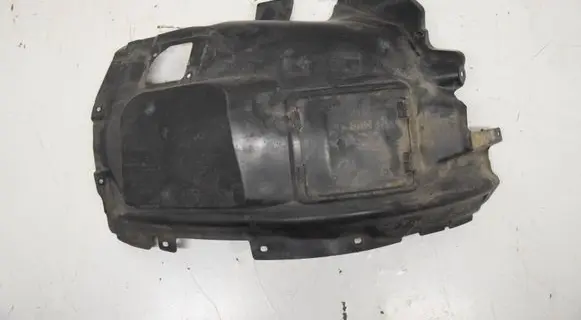 Front wheel arch liner splash guards