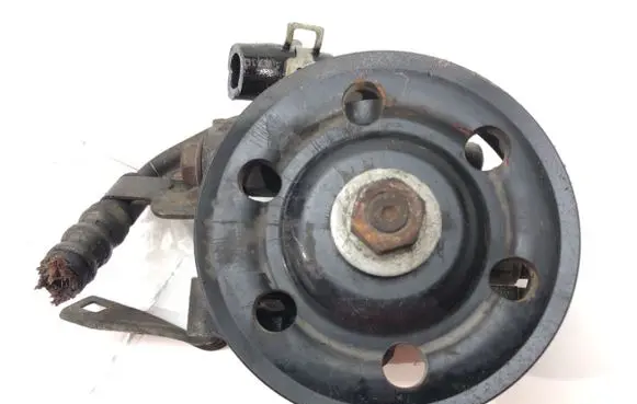 Mazda MPV II LW Power steering pump L11632650C