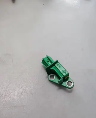Volkswagen Touran II Airbag deployment crash/impact sensor 5M0909606A 5WK43658