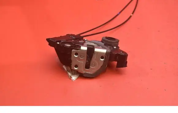 Toyota Yaris Front door lock 
