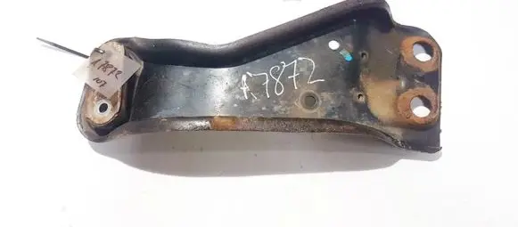 Subaru Legacy Engine mounting bracket