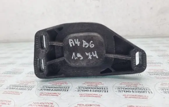 Audi A4 S4 B6 8E 8H Engine mounting bracket 8E0199335A