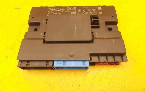 Audi A4 Allroad B9 Gateway control module 8W5907468C