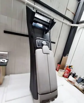Mercedes-Benz E W212 Center console 