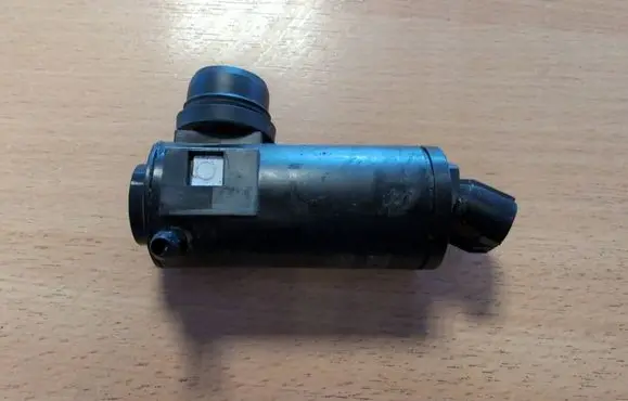 Toyota bZ4X Windscreen/windshield washer pump 8533033070 0602106930 24422118