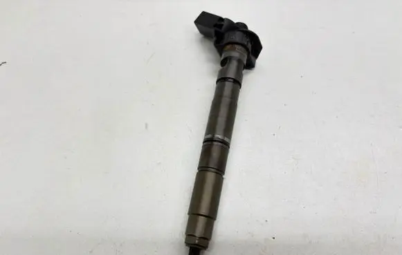 Audi A8 S8 D3 4E Fuel injector 057130277AG