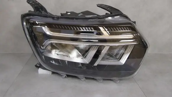 Dacia Duster II Headlight/headlamp 260101613R 386882 3868828EA