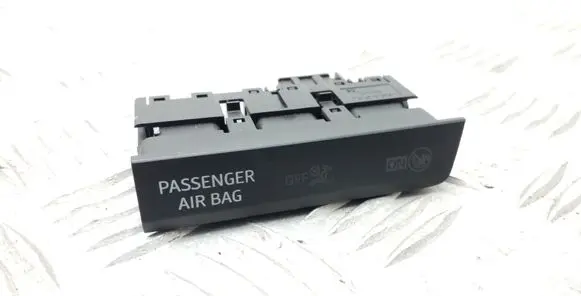 Passenger airbag on/off switch