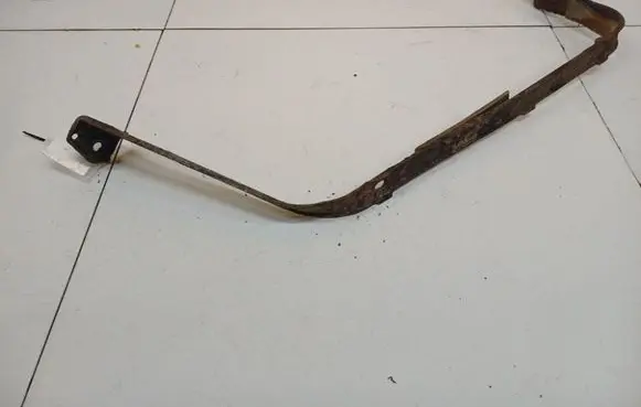 Chrysler 300 - 300C Fuel tank mounting bracket