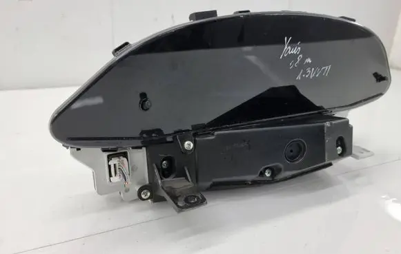 Toyota Yaris Speedometer (instrument cluster) 838000D661