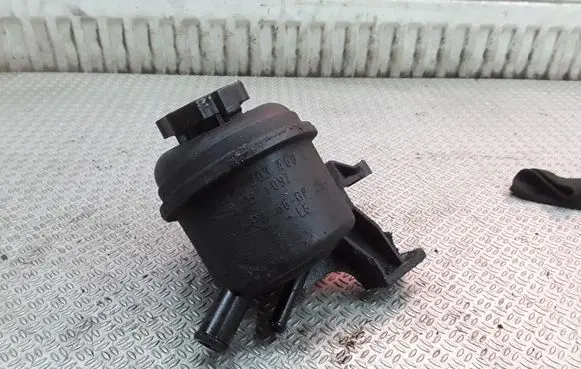 Power steering fluid tank/reservoir