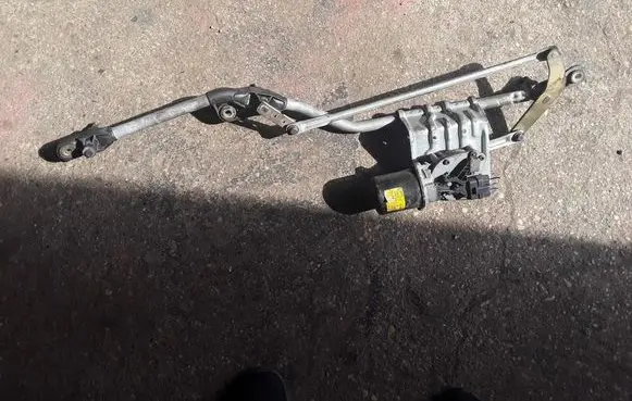 Renault Scenic II - Grand scenic II Wiper motor 53565202