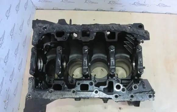 Renault Trafic II (X83) Engine block 