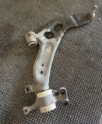 BMW 2 F45 Front lower control arm/wishbone 6879844