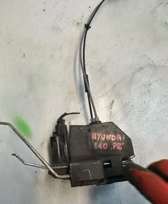 Hyundai i10 Front door lock 123132