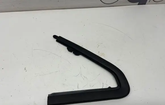 Dodge RAM Tailgate/trunk side cover trim 68290780AD