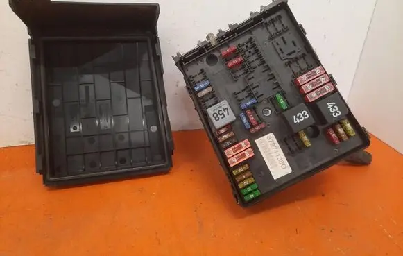 Volkswagen Golf IV Fuse box set 1K0937132F
