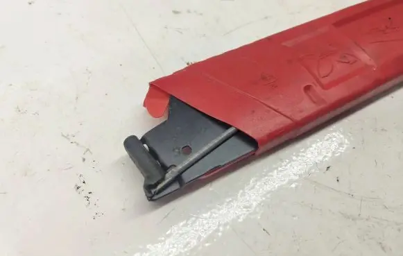 Ford Focus Emergency warning sign 27R03276