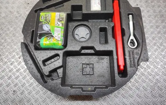 Nissan Qashqai Tool set 849A74EA1B