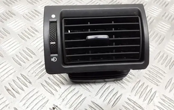 Ford Mondeo Mk III Dashboard air vent grill cover trim 