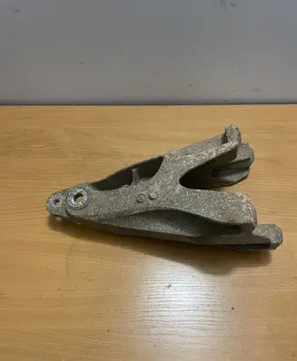 Volkswagen Transporter - Caravelle T5 Engine mounting bracket 7L0199370