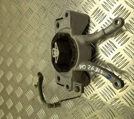 BMW 5 G30 G31 Engine mount bracket 6862577