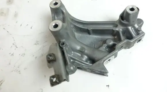 Volkswagen Golf VIII Engine mount bracket 05L199207