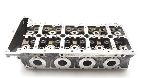 BMW 3 E90 E91 Engine head 7797678
