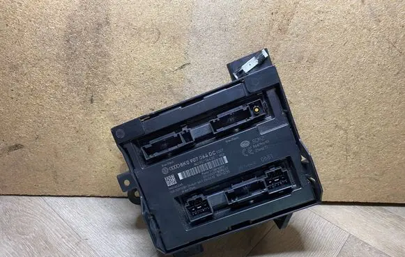 Audi A5 8T 8F Comfort/convenience module 8K0907064DC 8K0907461A