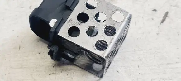Coolant fan relay