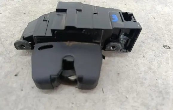 Peugeot 308 Tailgate lock latch 9660403880