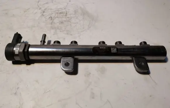 Jeep Grand Cherokee Fuel main line pipe 0445216050