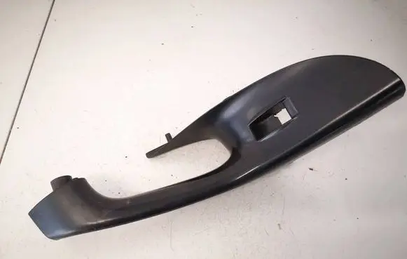 Volkswagen PASSAT B6 Front door window switch trim 3C1867180A
