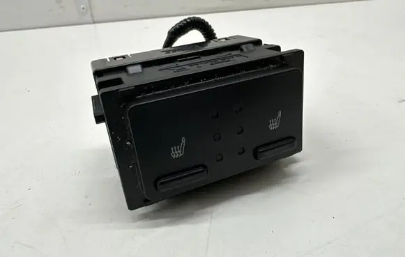 Toyota Camry VIII XV70 Seat heating switch 8475233170
