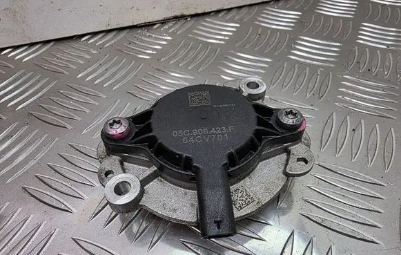 Volkswagen Polo VI Camshaft vanos timing valve 05C906423F 05C109093C