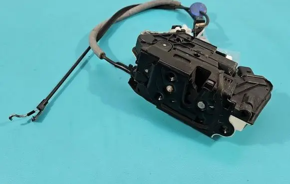 Volkswagen Scirocco Front door lock 5N1837016C IMPRK1566666