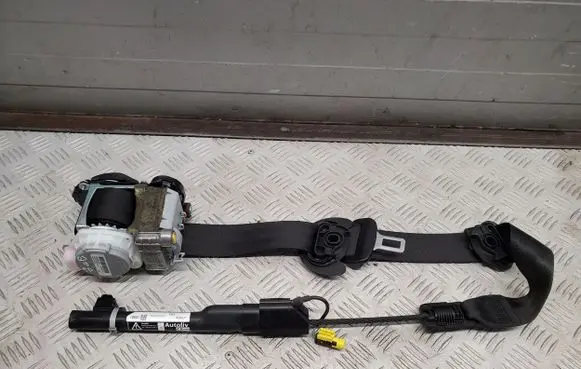Audi Q3 8U Front seatbelt 8U0857706E 8U0857620