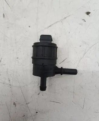 Mercedes-Benz GL X164 Valve vacuum A0004769832