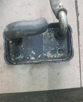 Volvo V70 Engine oil radiator 