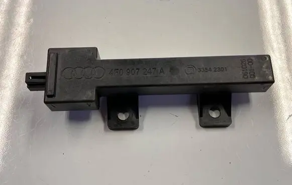 Audi A4 S4 B5 8D Antenna control unit 4F0907247A 33542301