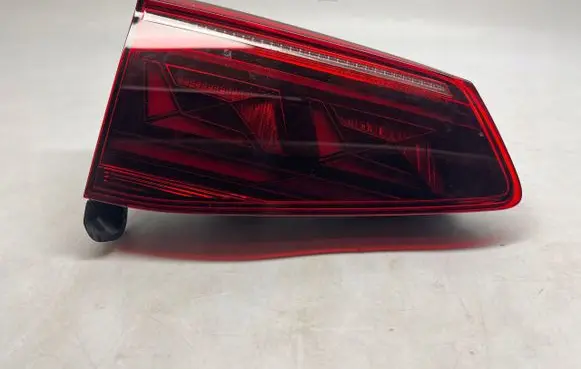 Volkswagen PASSAT B8 Tailgate rear/tail lights 3G9945307N