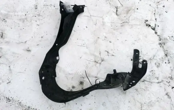 Mercedes-Benz C W203 Front bumper mounting bracket