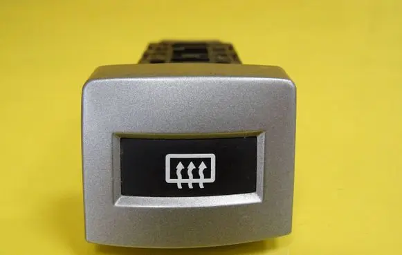 KIA Carnival Windscreen/window heater switch