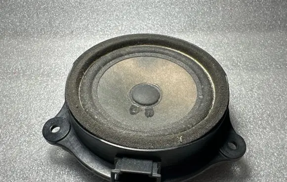 Audi A6 S6 C6 4F Front door speaker 4F0035411