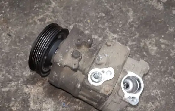 Volkswagen Golf V Air conditioning (A/C) compressor (pump) 1K0820803J