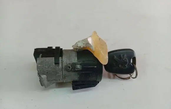 Peugeot 307 Ignition lock 9663123280