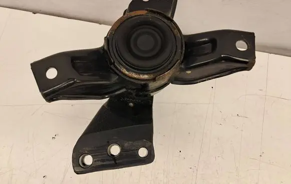 KIA Sportage Engine mount bracket 218152Y600